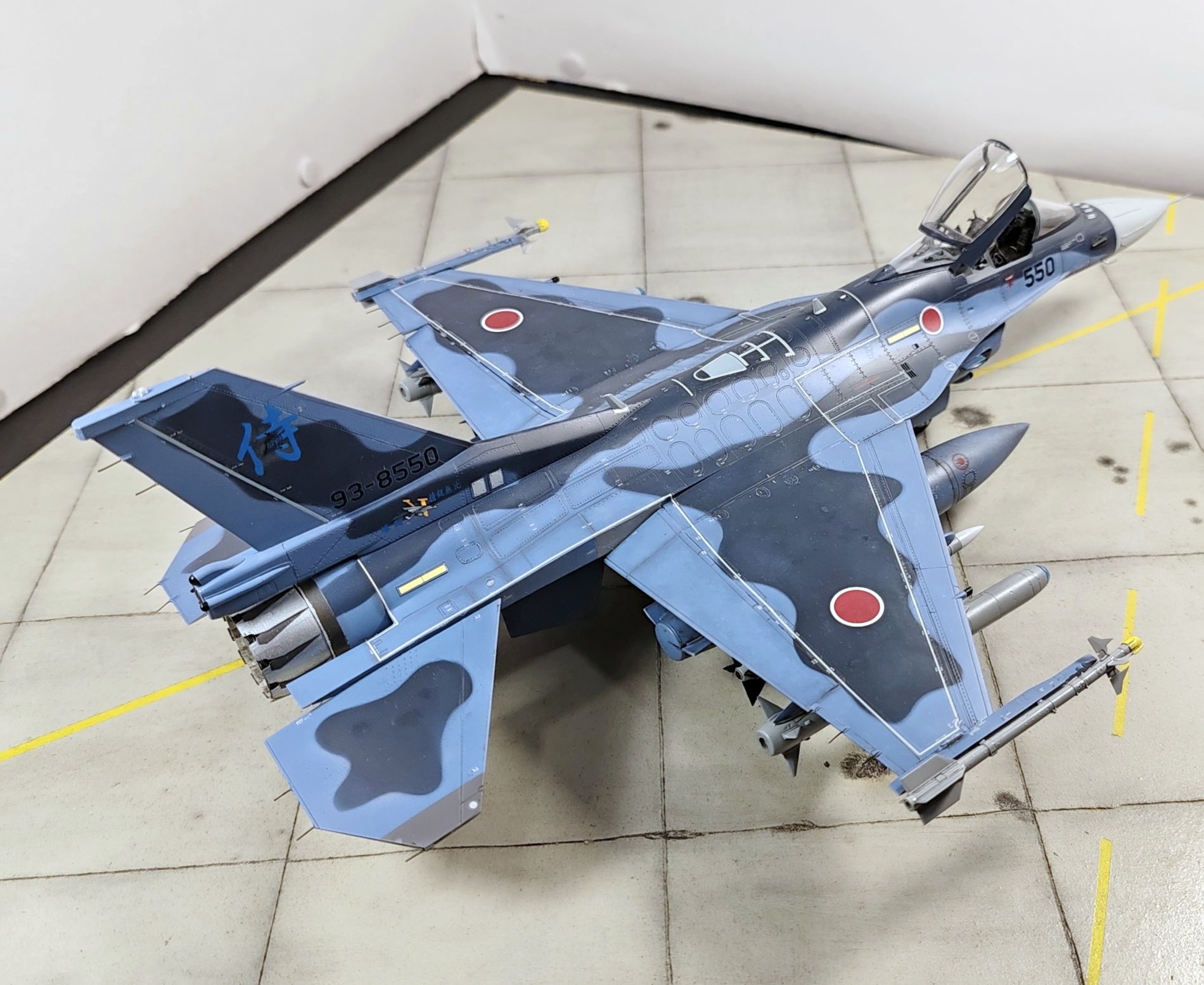 Mitsubishi F-2A © Enrico Bianchi - Click to magnify/shrink Mitsubishi F-2A, Kit Hasegawa, scala 1/48
